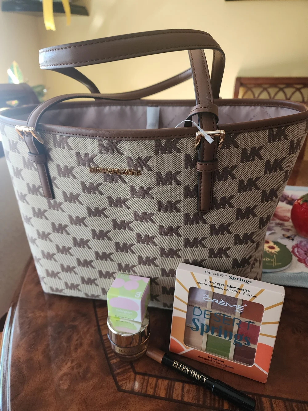 ✨ Michael Kors NWT Bag & Makeup Bundle ✨